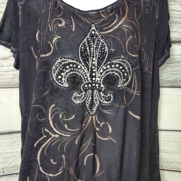 Maurices Women’s XL Black Lace Fleur-de-Lis Graphic Tee Rhinestone Studded Top - Picture 2 of 8